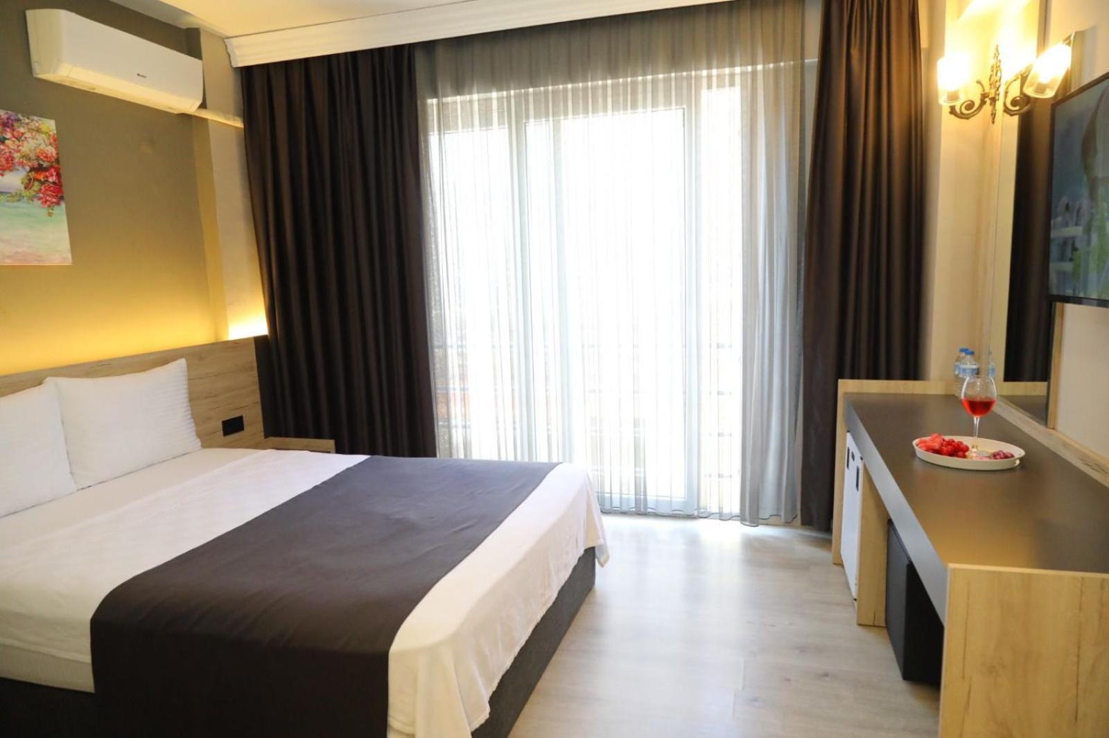 Grand Faik Hotel Çeşme Eksteriør bilde
